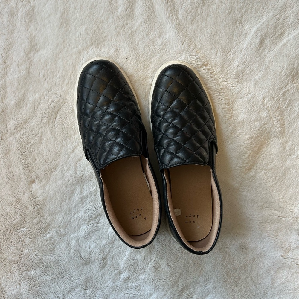 Quilted Pattern Black Slip on Women’s Shoe Size 8